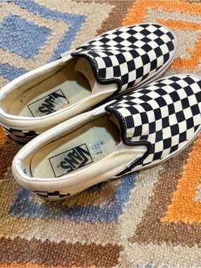 Vans slip on unisex shoes size 6 men’s; 7.5 women’s